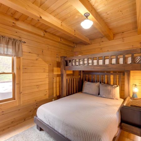 Creekside Bryson City Cabin With Private Hot Tub Exterior photo