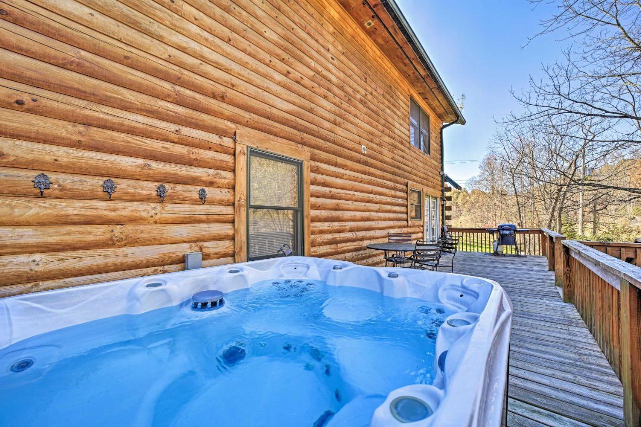 Creekside Bryson City Cabin With Private Hot Tub Exterior photo