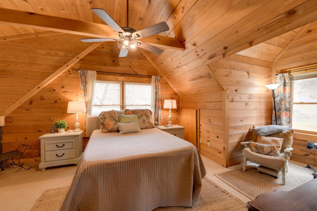 Creekside Bryson City Cabin With Private Hot Tub Exterior photo